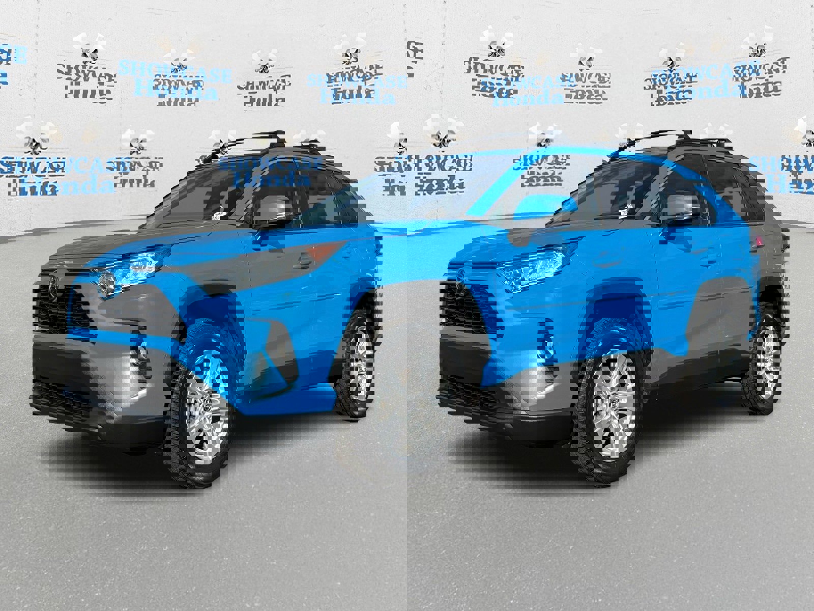 Used 2020 Toyota RAV4 XLE image 2