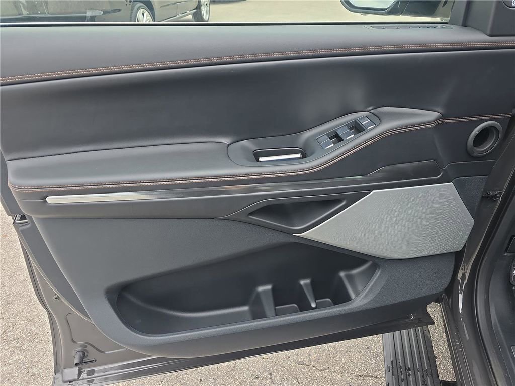 New 2025 Lincoln Navigator L Black Label image 17