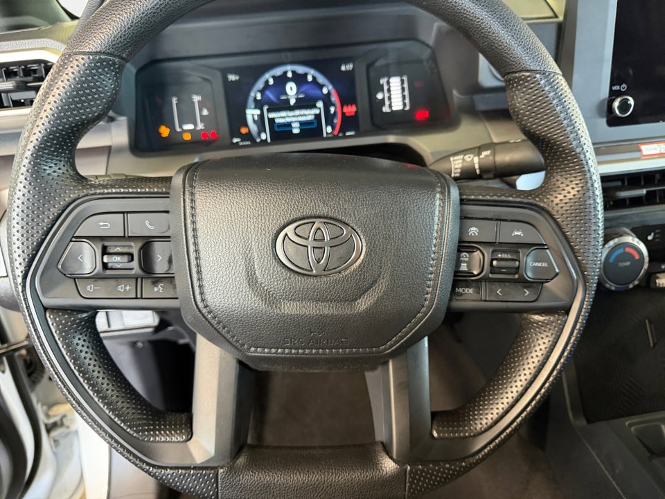 Used 2025 Toyota Tacoma SR5 AWD/4WD image 10