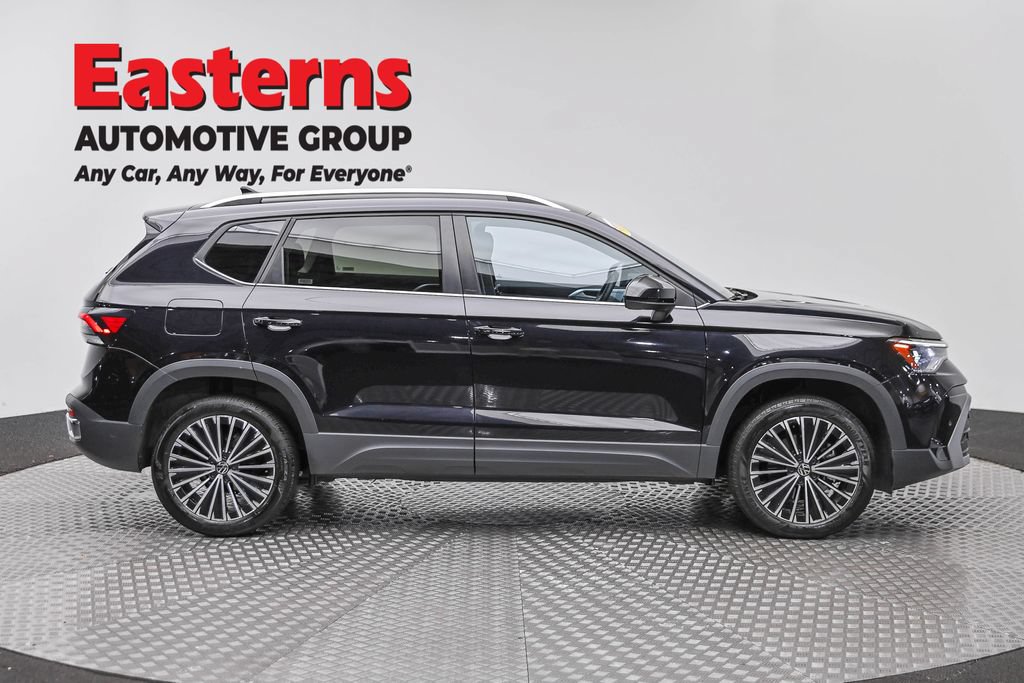 Used 2025 Volkswagen Taos SE FWD image 5