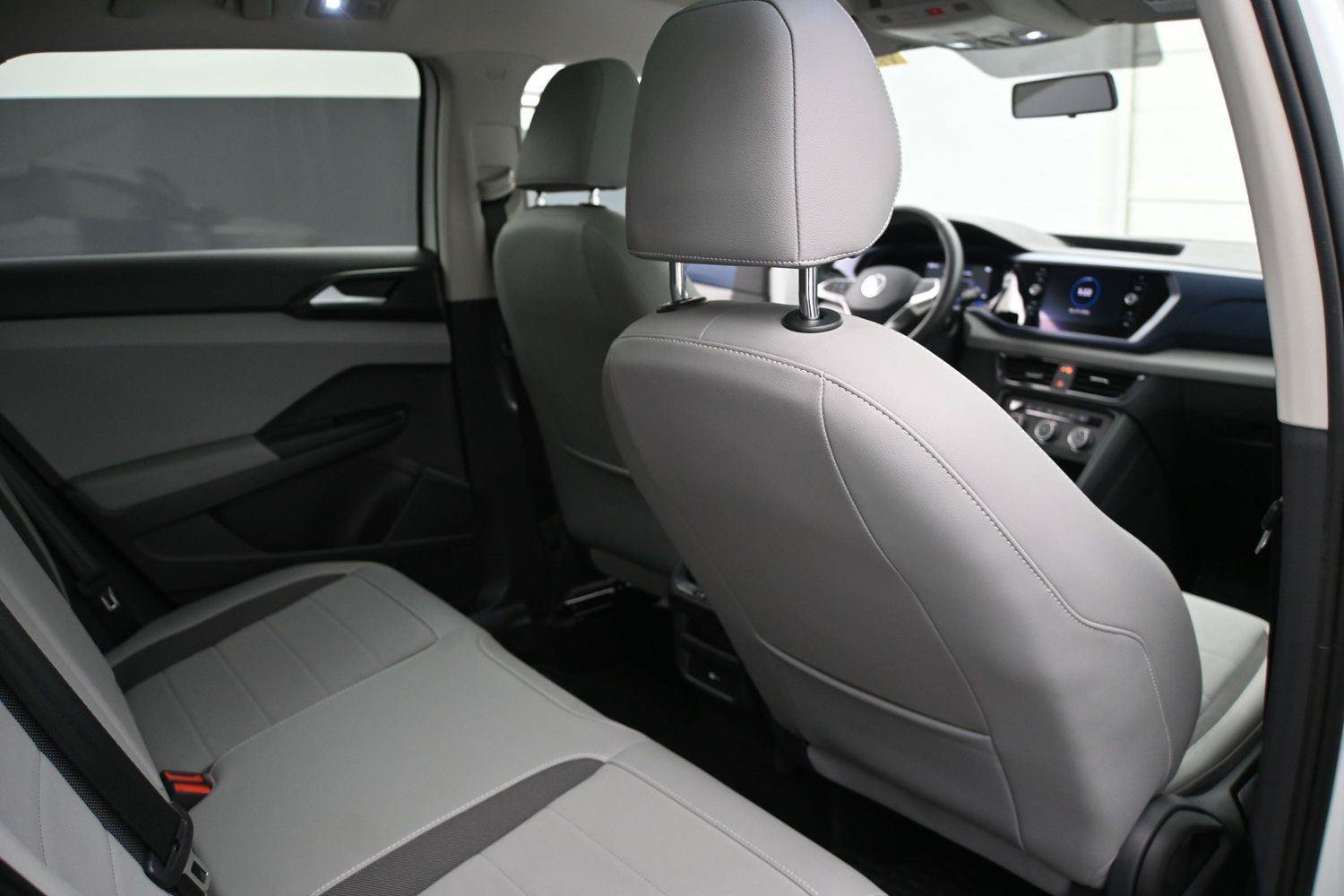 Certified 2022 Volkswagen Taos SE w/ Panoramic Sunroof Package FWD image 18