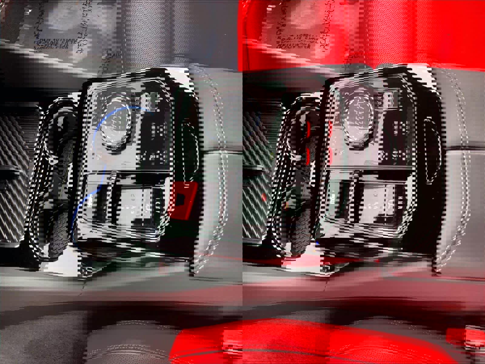 Used 2025 BMW M5 w/ Carbon Package image 19