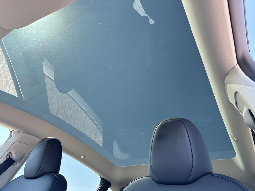 Used 2025 Tesla Model Y Long Range RWD image 17