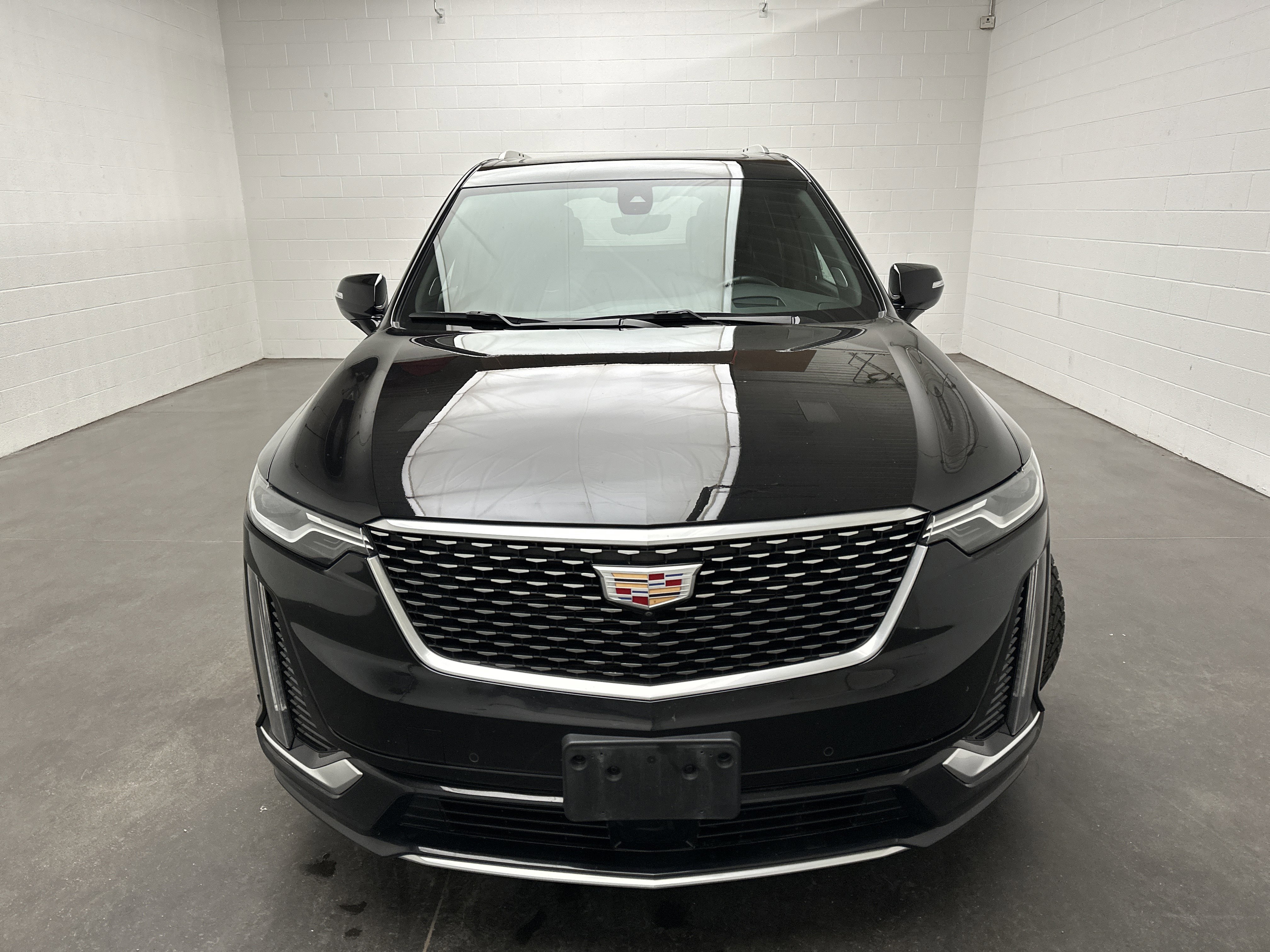 Used 2024 Cadillac XT6 Premium Luxury w/ Technology Package image 4