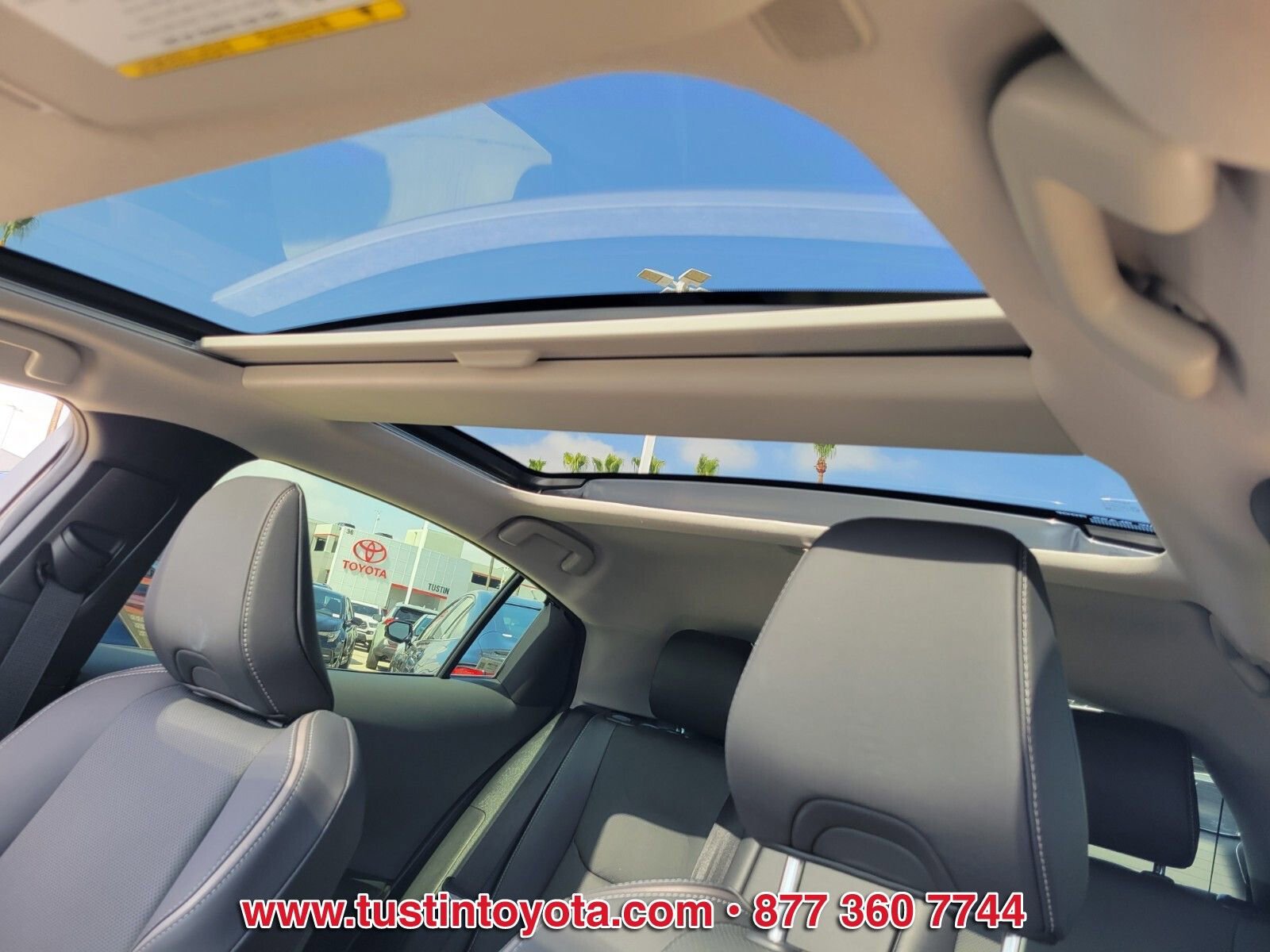 Used 2024 Toyota Prius XLE FWD image 18