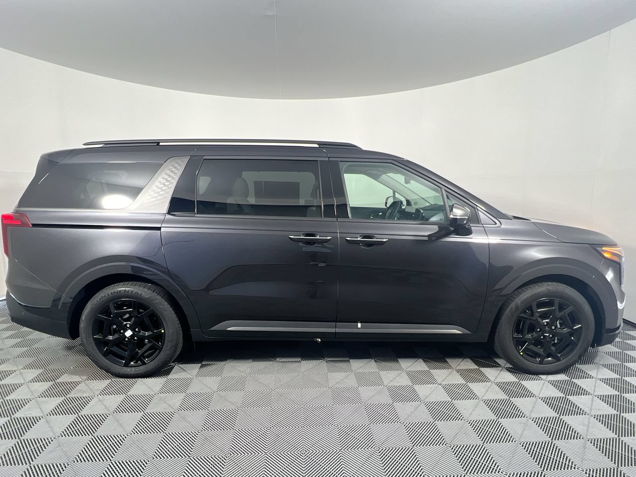 Certified 2025 Kia Carnival SX Prestige FWD image 2