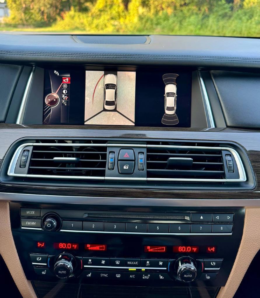 Used 2015 BMW 750i xDrive image 18