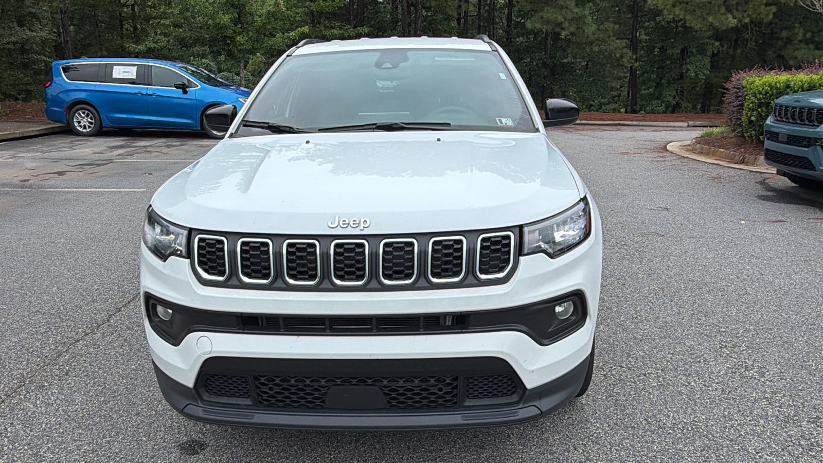 Used 2024 Jeep Compass Latitude AWD/4WD image 3