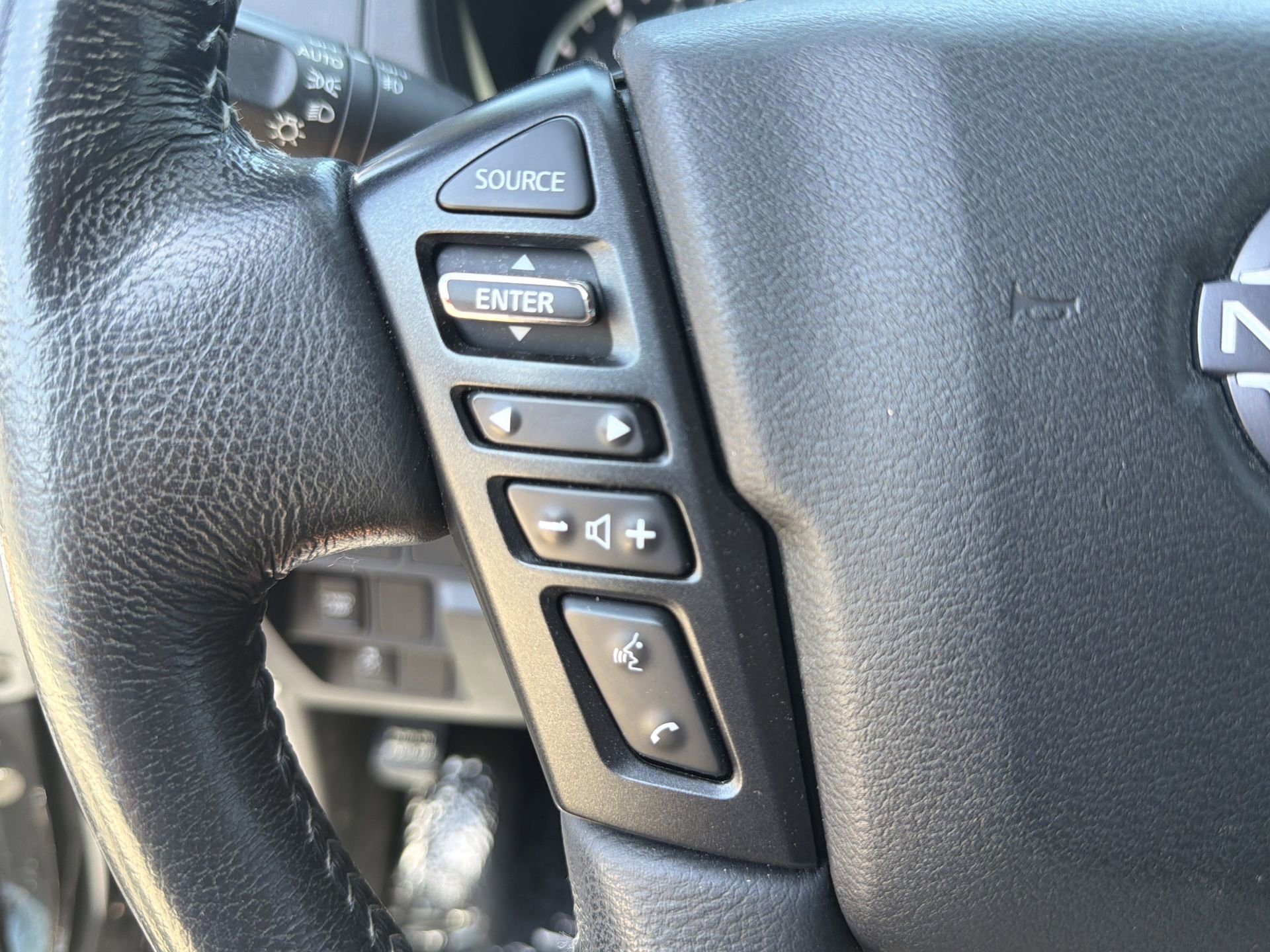 Used 2022 Nissan Frontier SV w/ SV Premium Package image 13