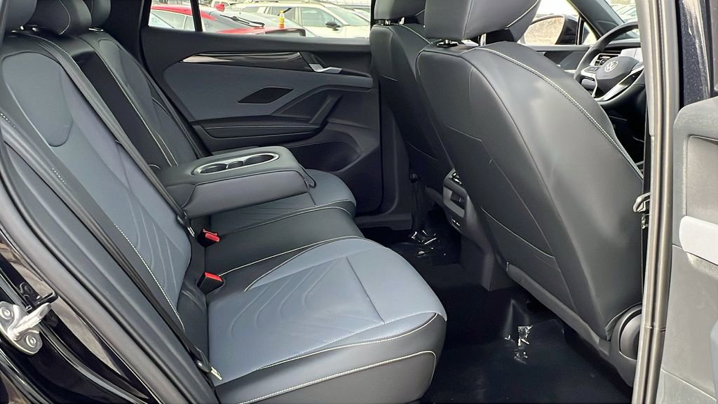 New 2026 Volkswagen Tiguan SE R-Line image 13