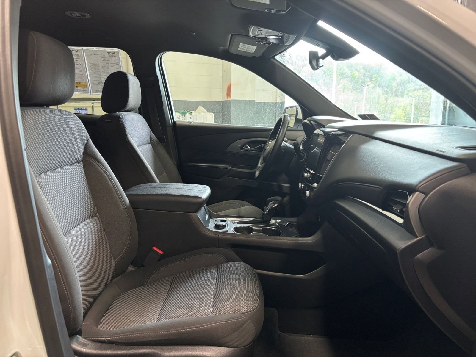 Used 2023 Chevrolet Traverse LT AWD/4WD image 29