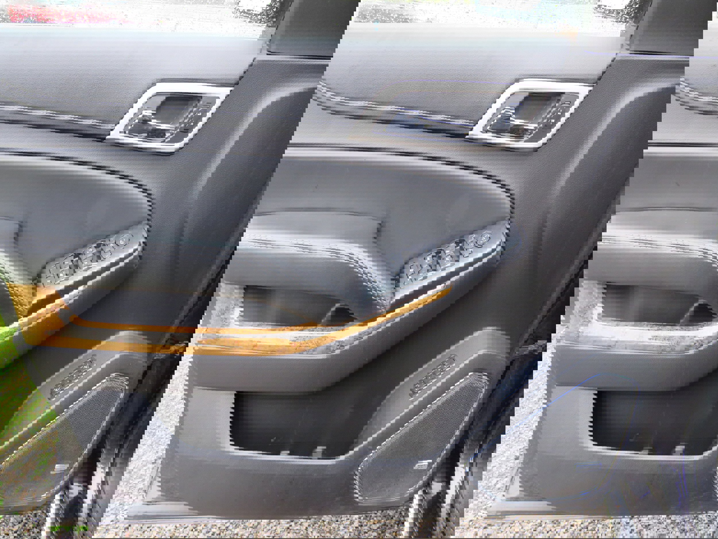 Used 2015 GMC Yukon Denali w/ Premium Package image 12