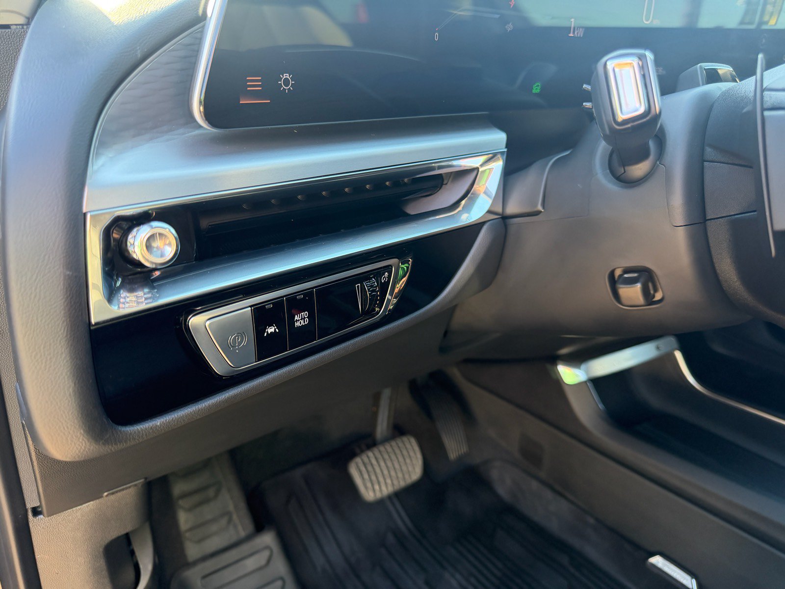 Used 2024 Cadillac Lyriq Sport AWD/4WD image 22