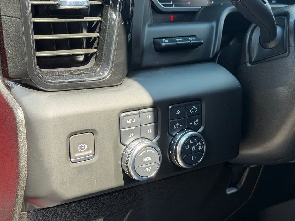 Used 2024 GMC Sierra 2500 AT4 w/ Technology Package AWD/4WD image 28