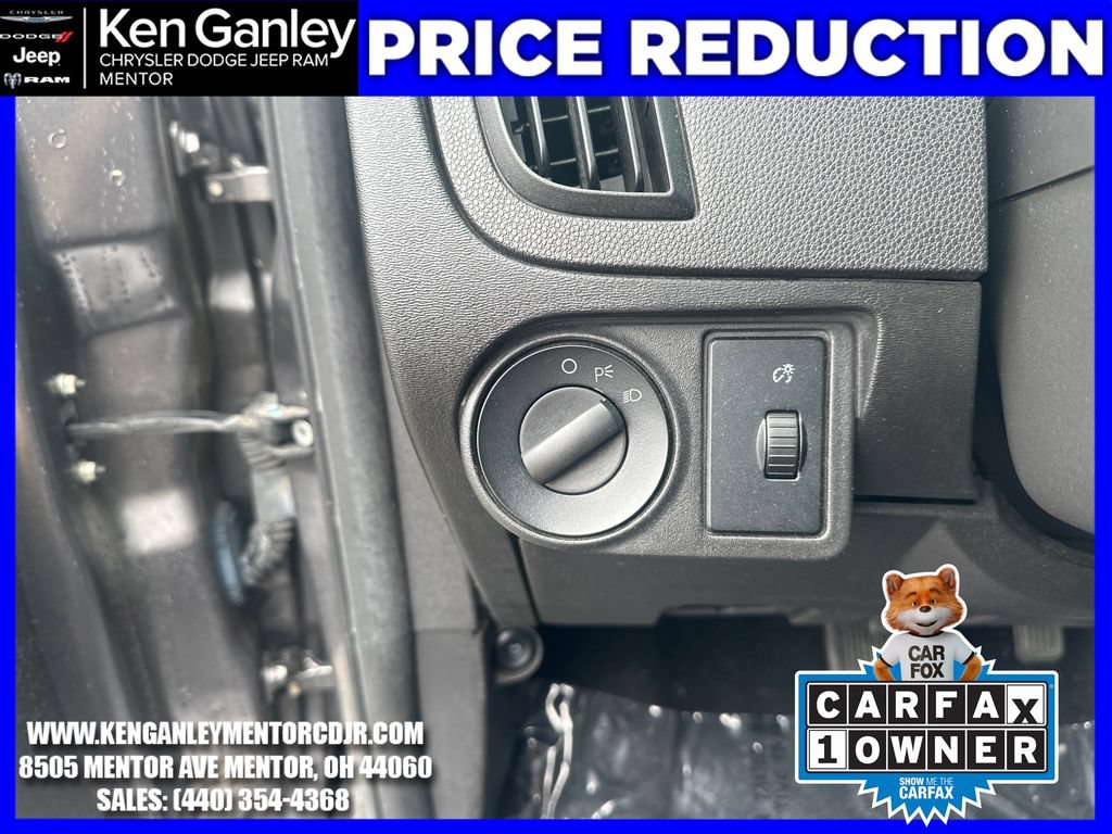 Used 2010 Ford Focus SE FWD image 12