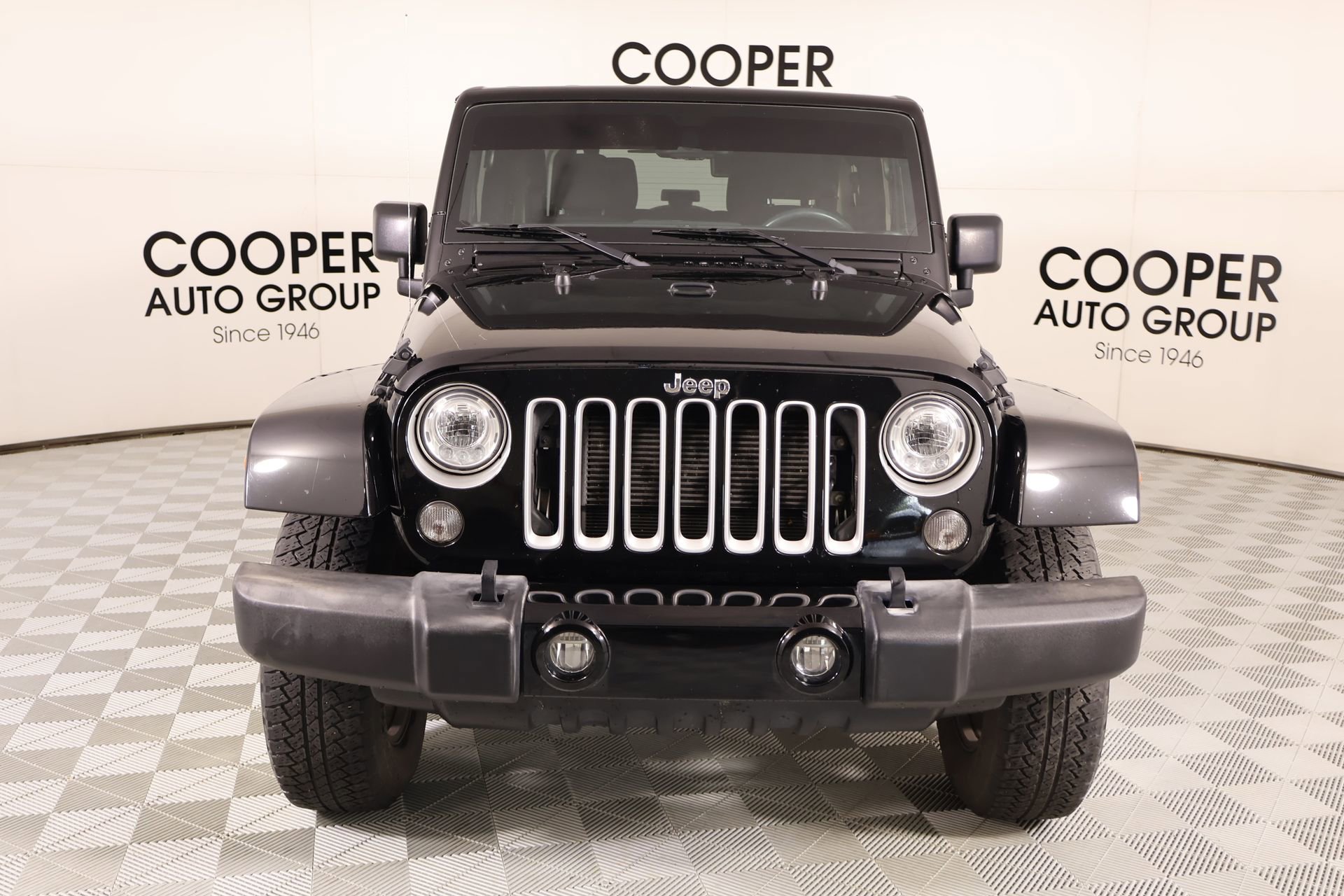 Used 2017 Jeep Wrangler Sahara w/ Connectivity Group AWD/4WD image 7