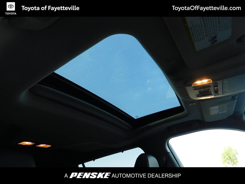 Used 2026 Toyota Highlander Limited AWD/4WD image 3