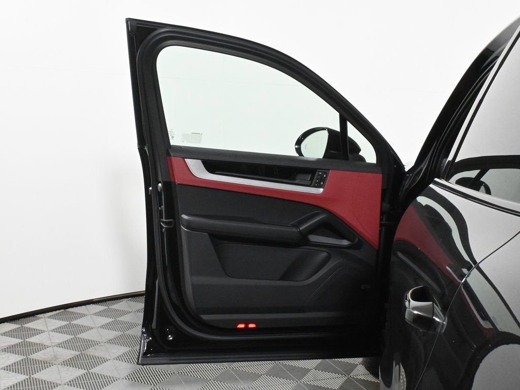Used 2026 Porsche Cayenne S AWD/4WD image 31