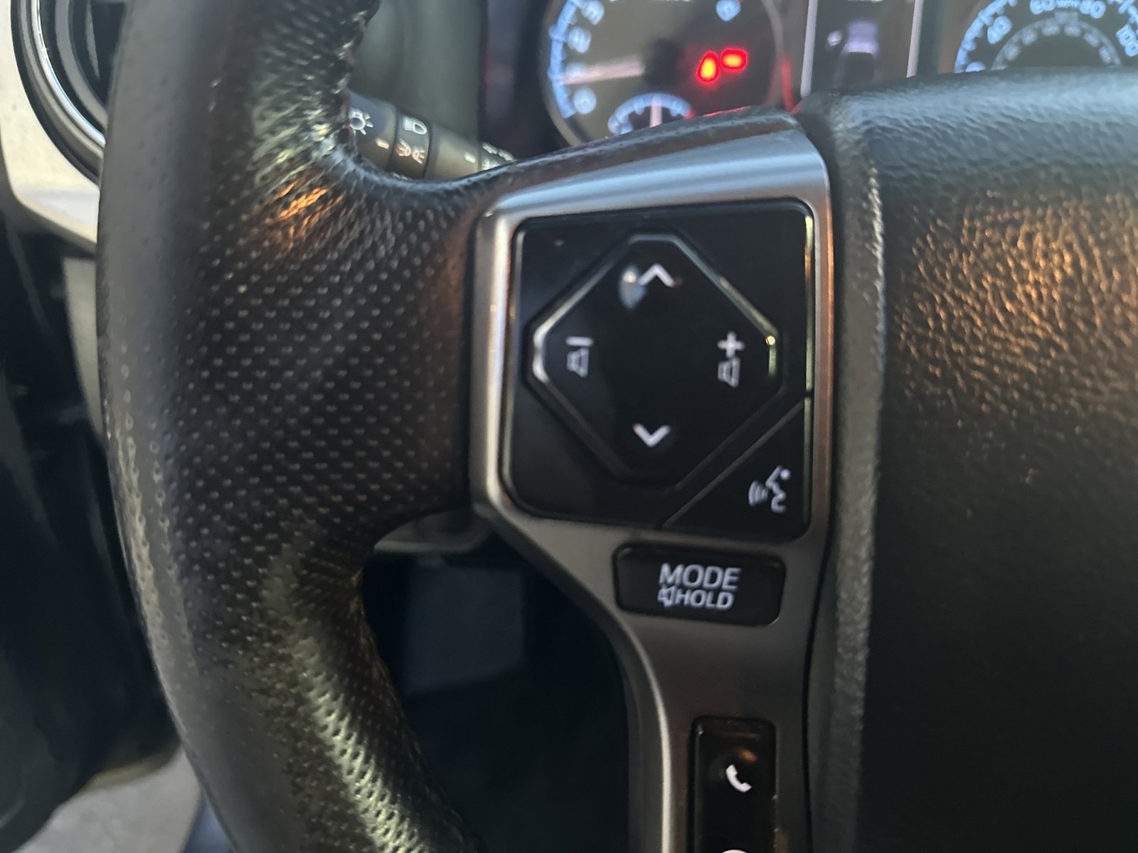 Used 2018 Toyota Tacoma SR5 w/ SR5 Appearance Package (SM) AWD/4WD image 13