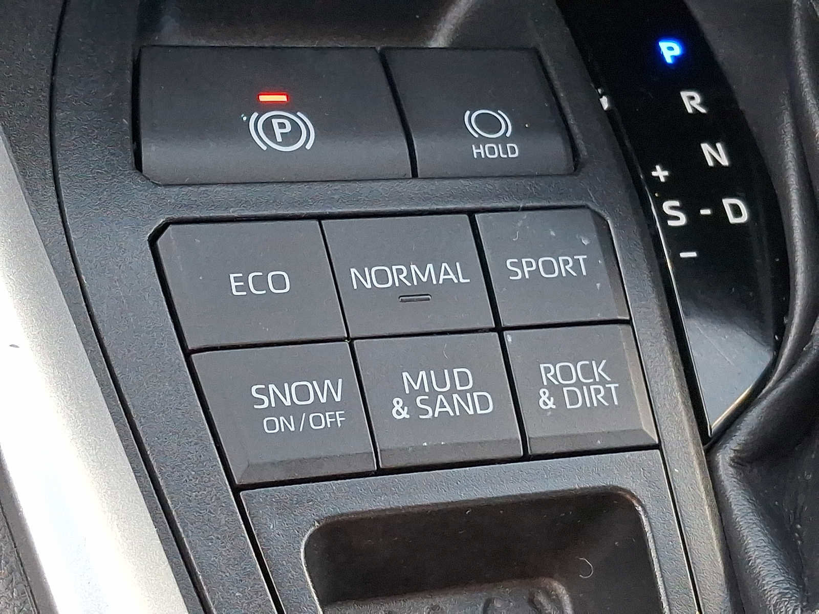 Used 2023 Toyota RAV4 LE image 18