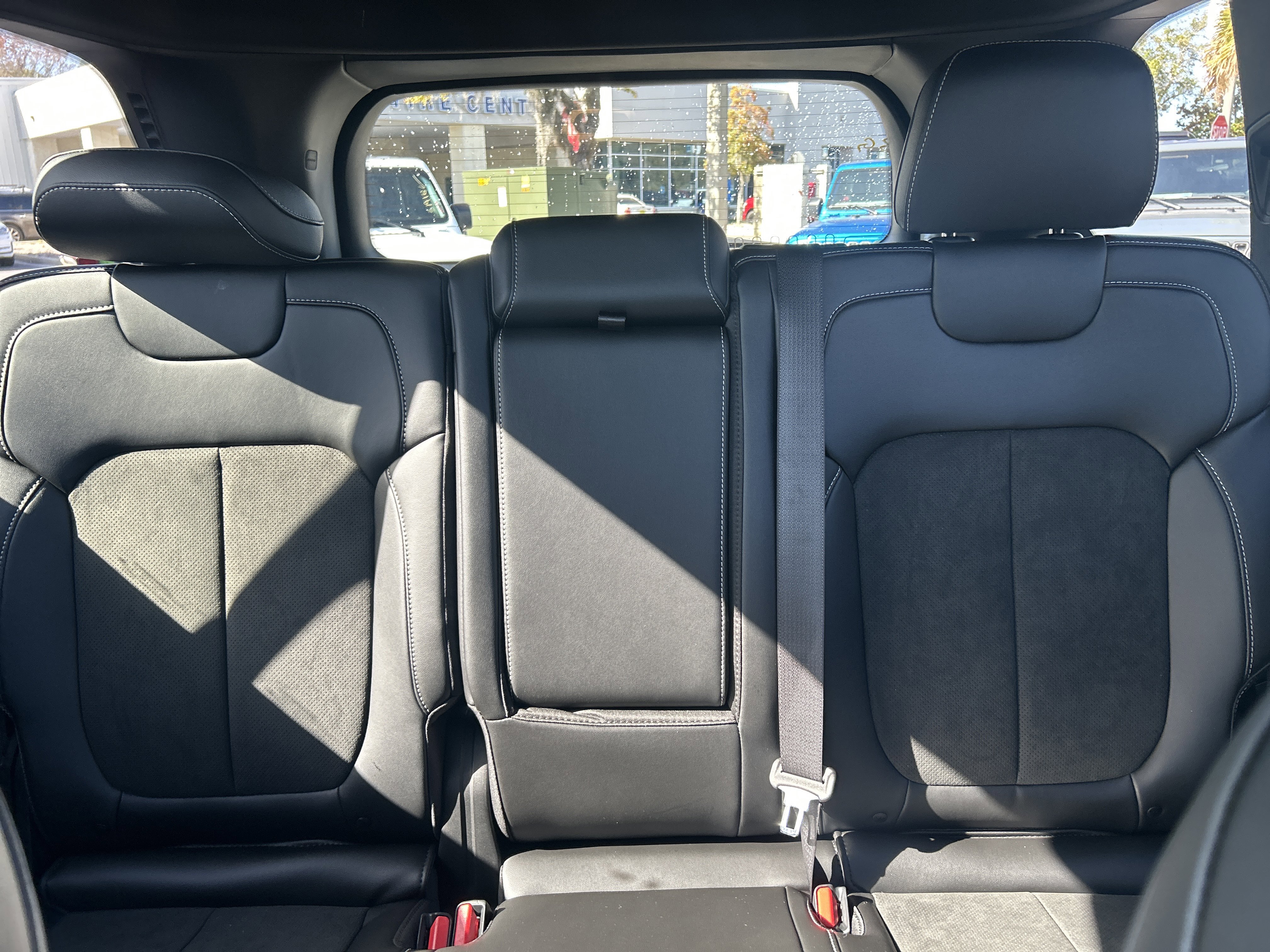 New 2025 Jeep Grand Cherokee Altitude image 18