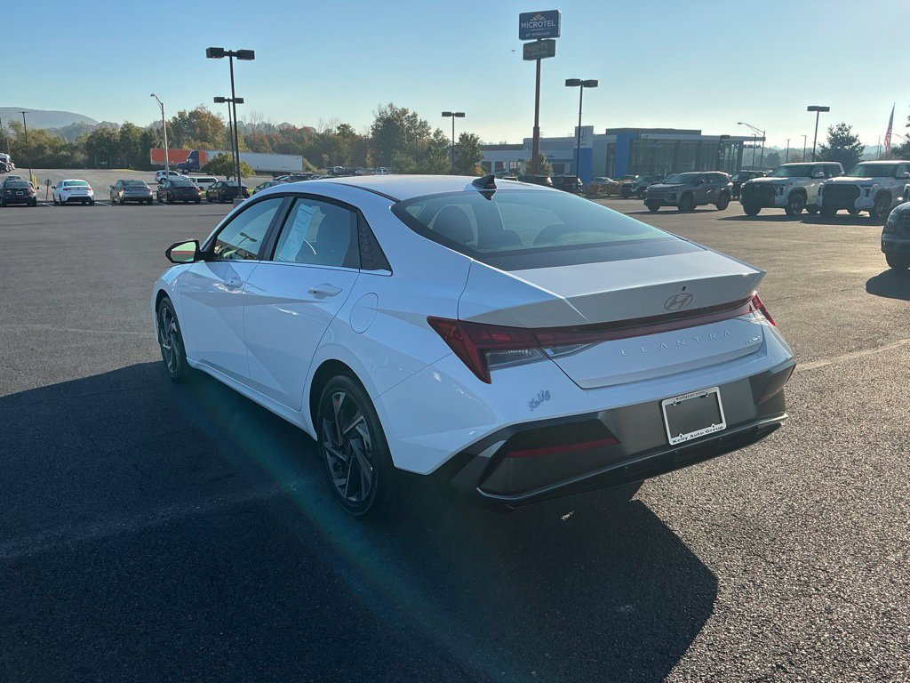 Certified 2026 Hyundai Elantra Limited FWD image 12