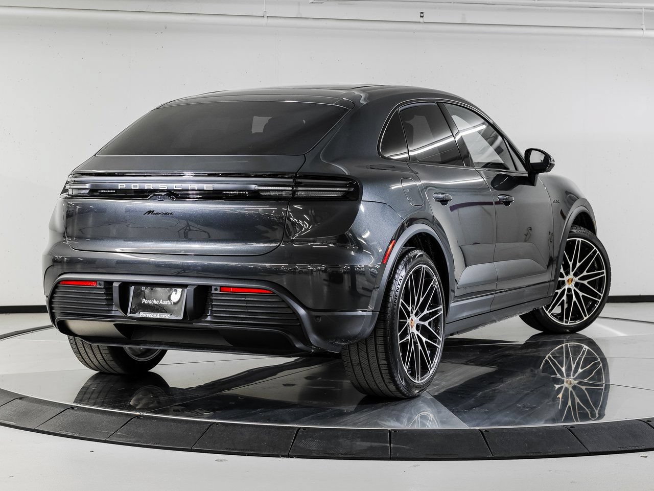 New 2026 Porsche Macan Electric RWD image 7