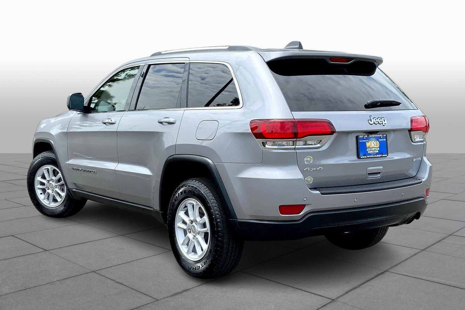 Used 2020 Jeep Grand Cherokee Laredo AWD/4WD image 10
