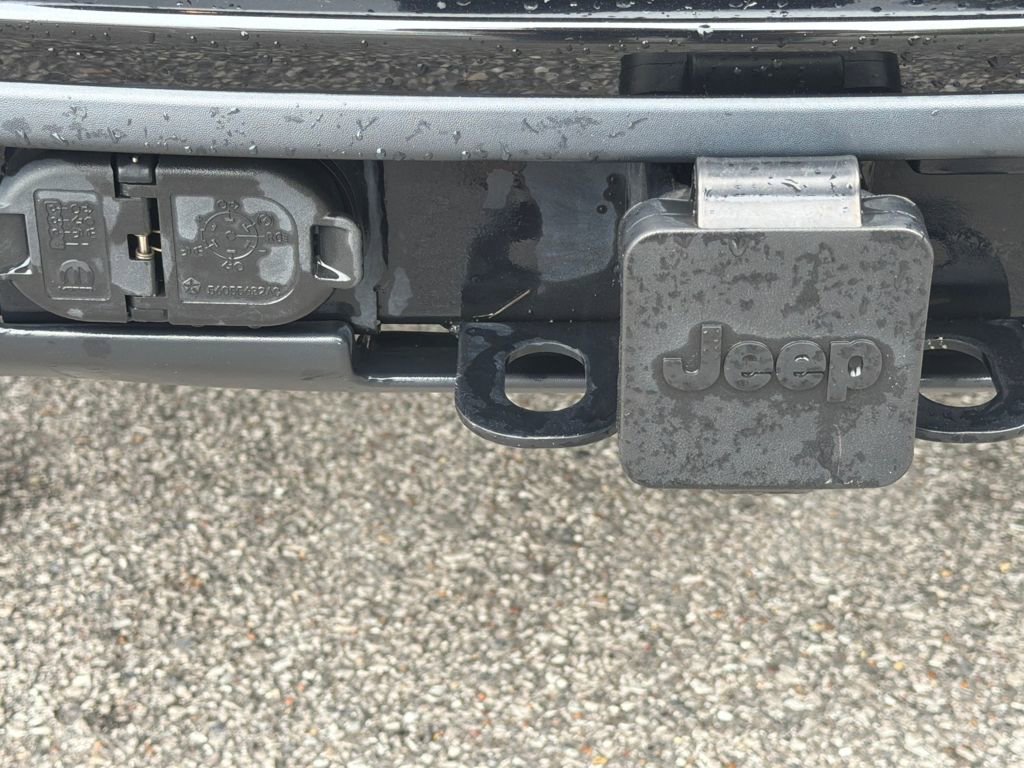 Used 2018 Jeep Grand Cherokee Overland w/ Trailer Tow Group IV image 32