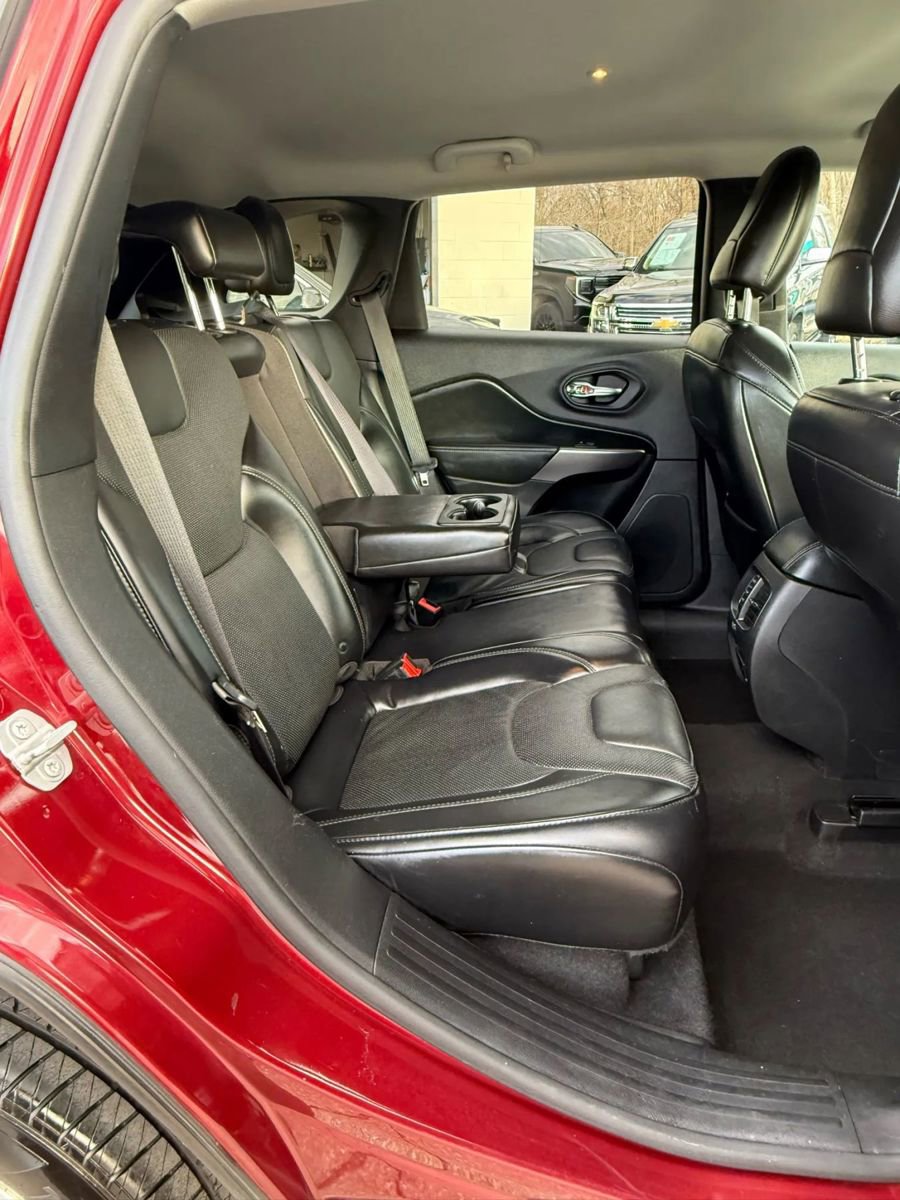Used 2019 Jeep Cherokee Limited AWD/4WD image 19