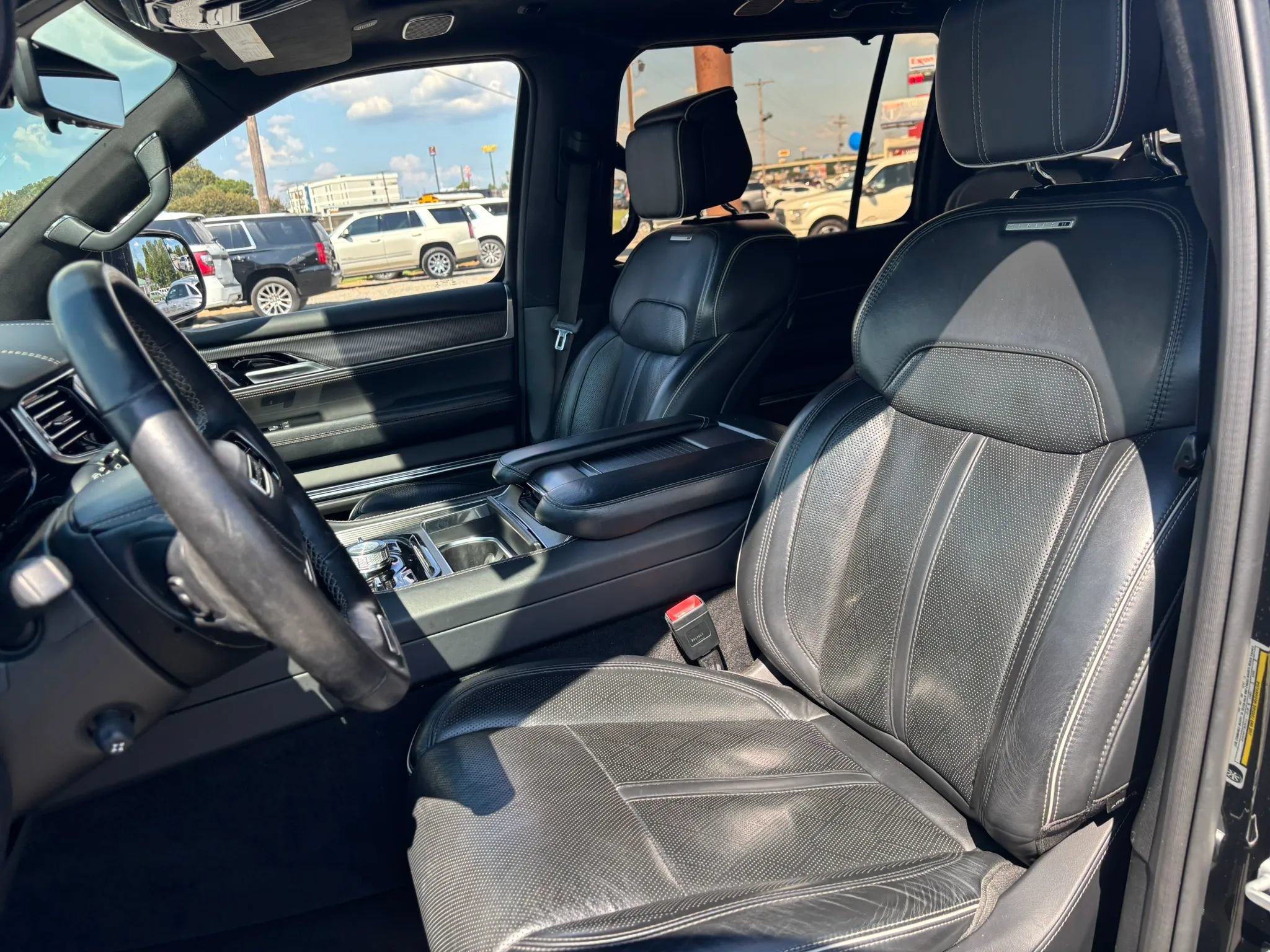 Used 2023 Jeep Grand Wagoneer Series II w/ Quick Order Packagew 28T AWD/4WD image 12