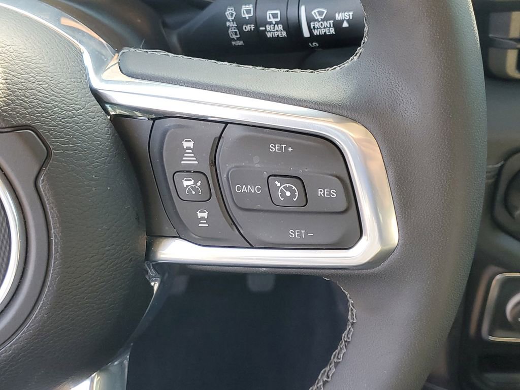 Used 2025 Jeep Wrangler Unlimited Sahara AWD/4WD image 23