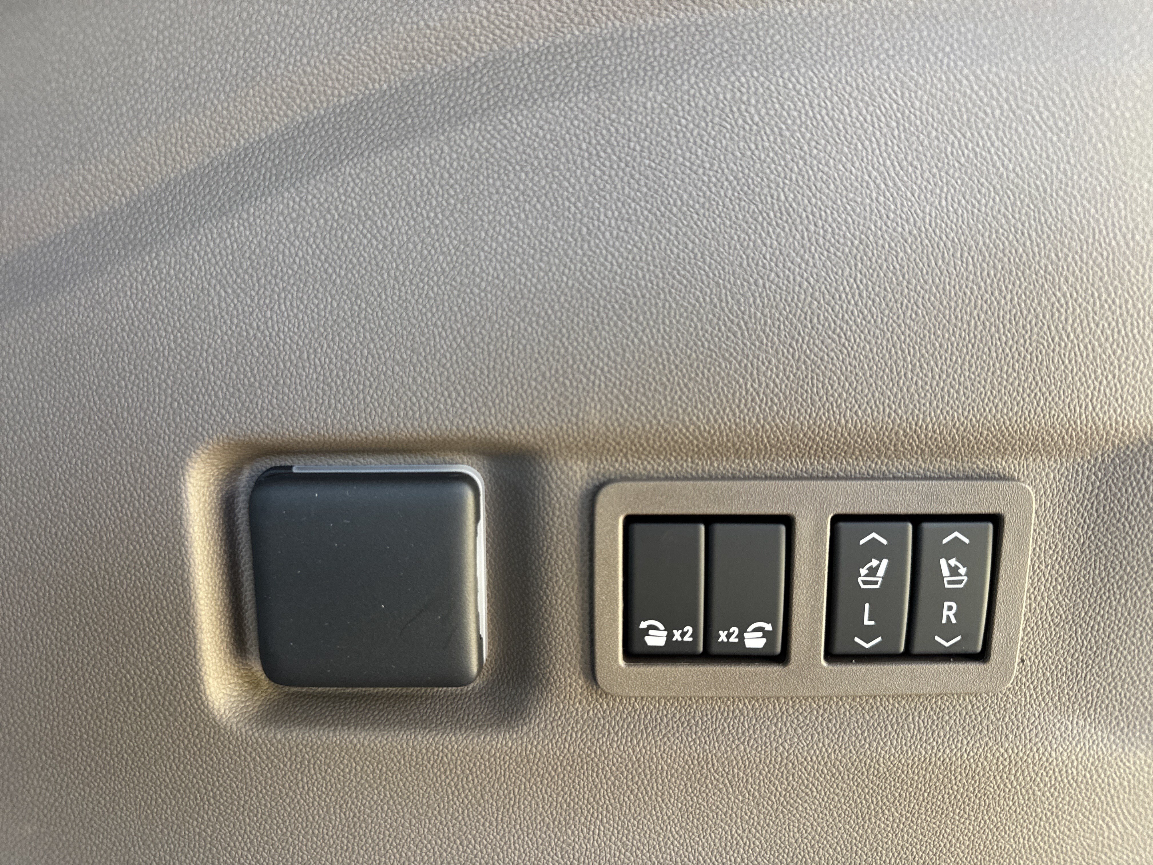 New 2026 GMC Yukon XL Denali w/ Denali Reserve Package AWD/4WD image 38