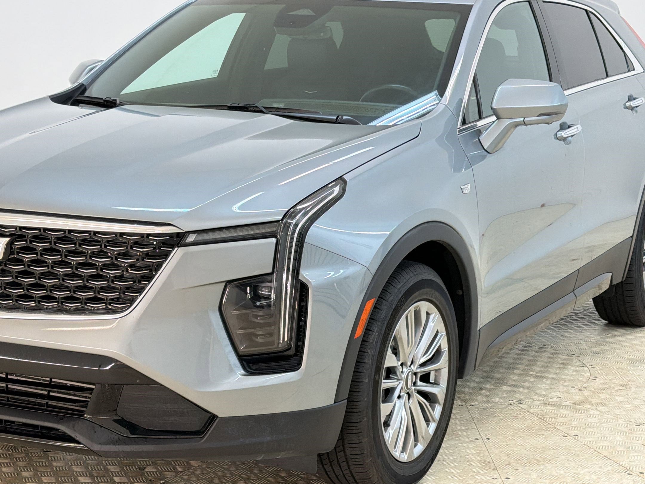 Used 2025 Cadillac XT4 Premium Luxury FWD image 19