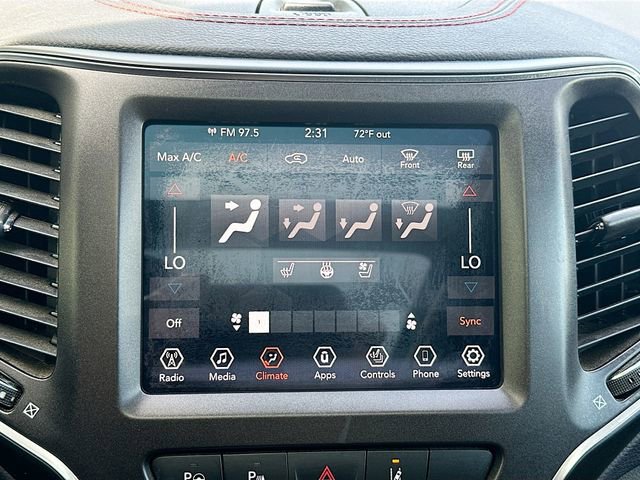 Used 2019 Jeep Cherokee Trailhawk AWD/4WD image 16