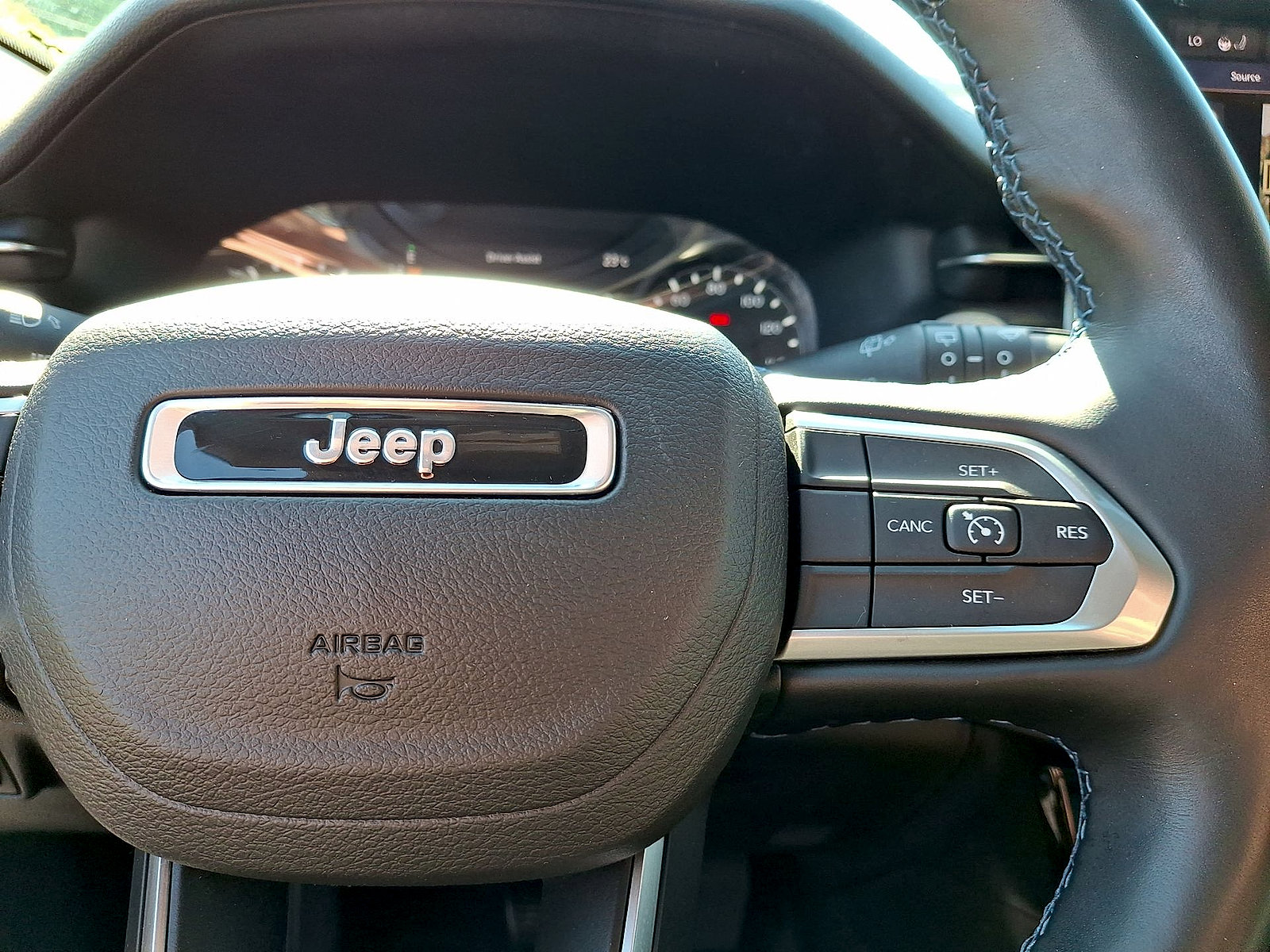 Used 2022 Jeep Compass Latitude w/ Convenience Group FWD image 18