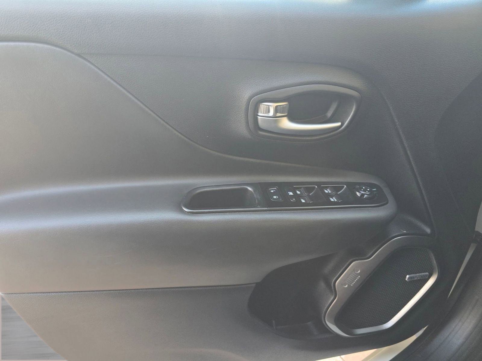 Used 2020 Jeep Renegade Limited image 11