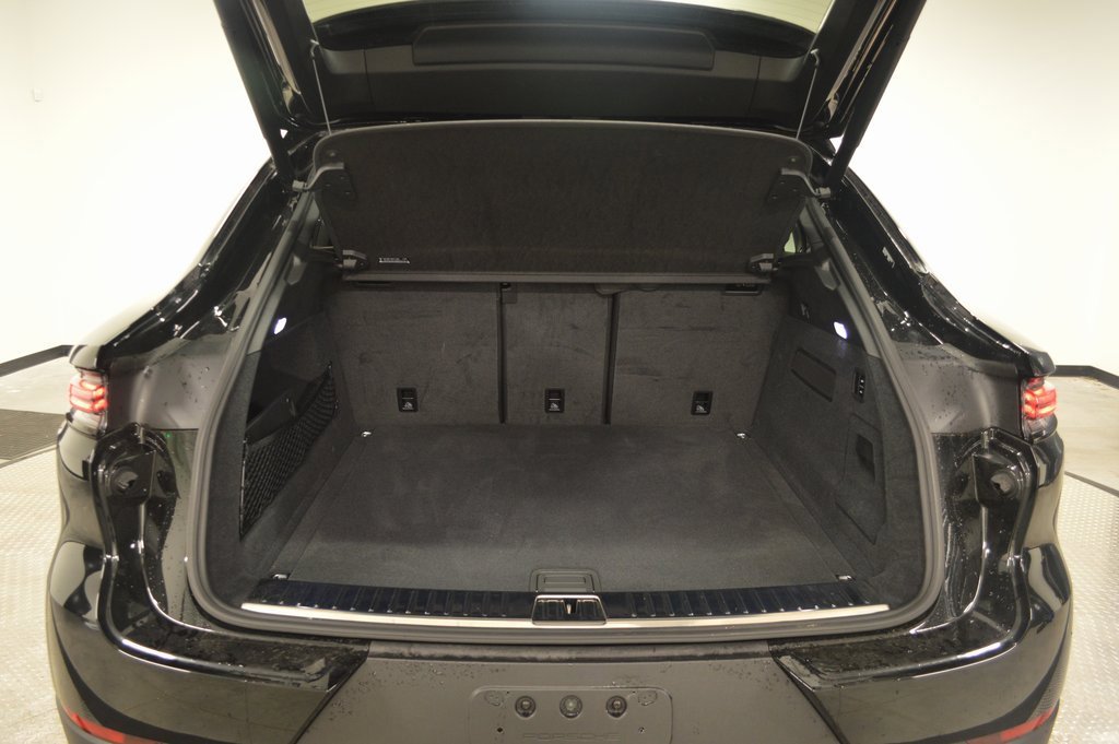 Certified 2025 Porsche Cayenne Coupe image 40