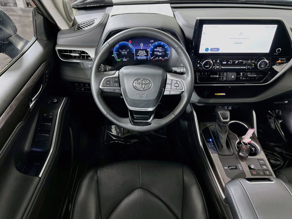 Certified 2024 Toyota Highlander Platinum AWD/4WD image 20