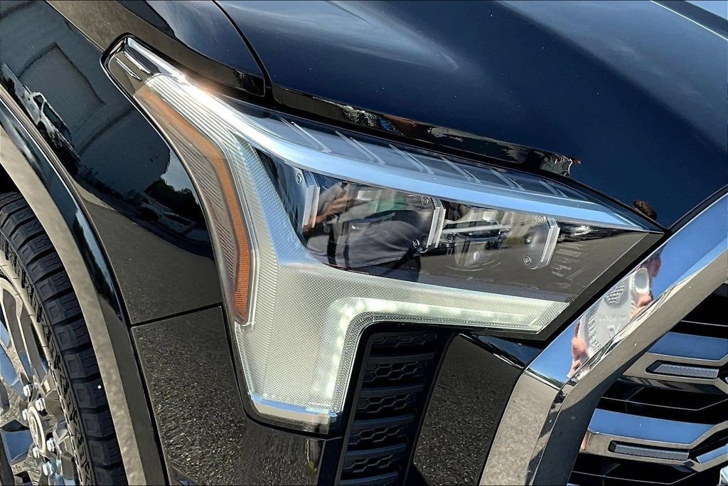 Used 2023 Toyota Tundra Platinum w/ Advanced Package AWD/4WD image 35