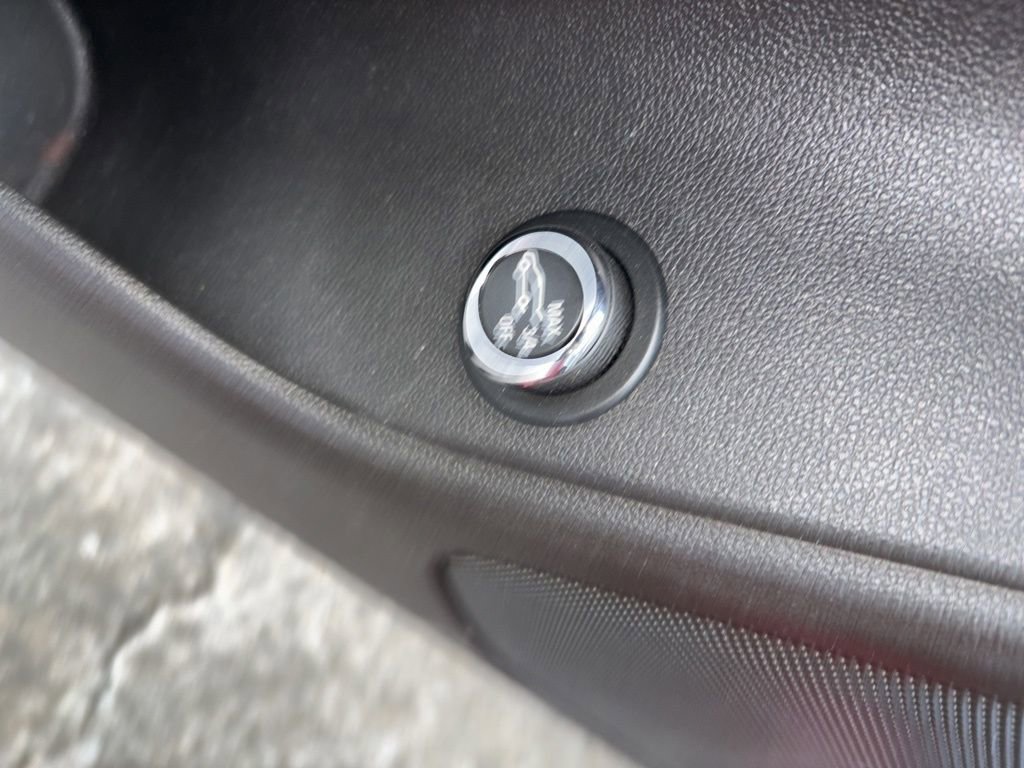 Used 2019 Chevrolet Blazer LT image 24