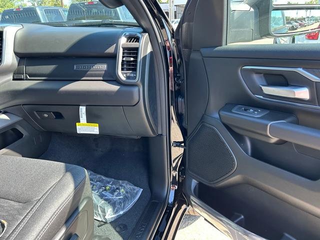 New 2026 RAM 1500 4x4 Crew Cab image 29