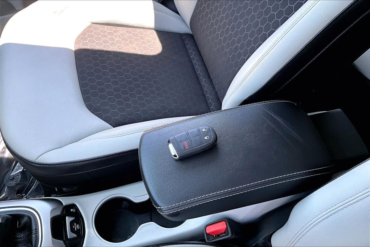 Used 2018 Jeep Compass Latitude AWD/4WD image 14