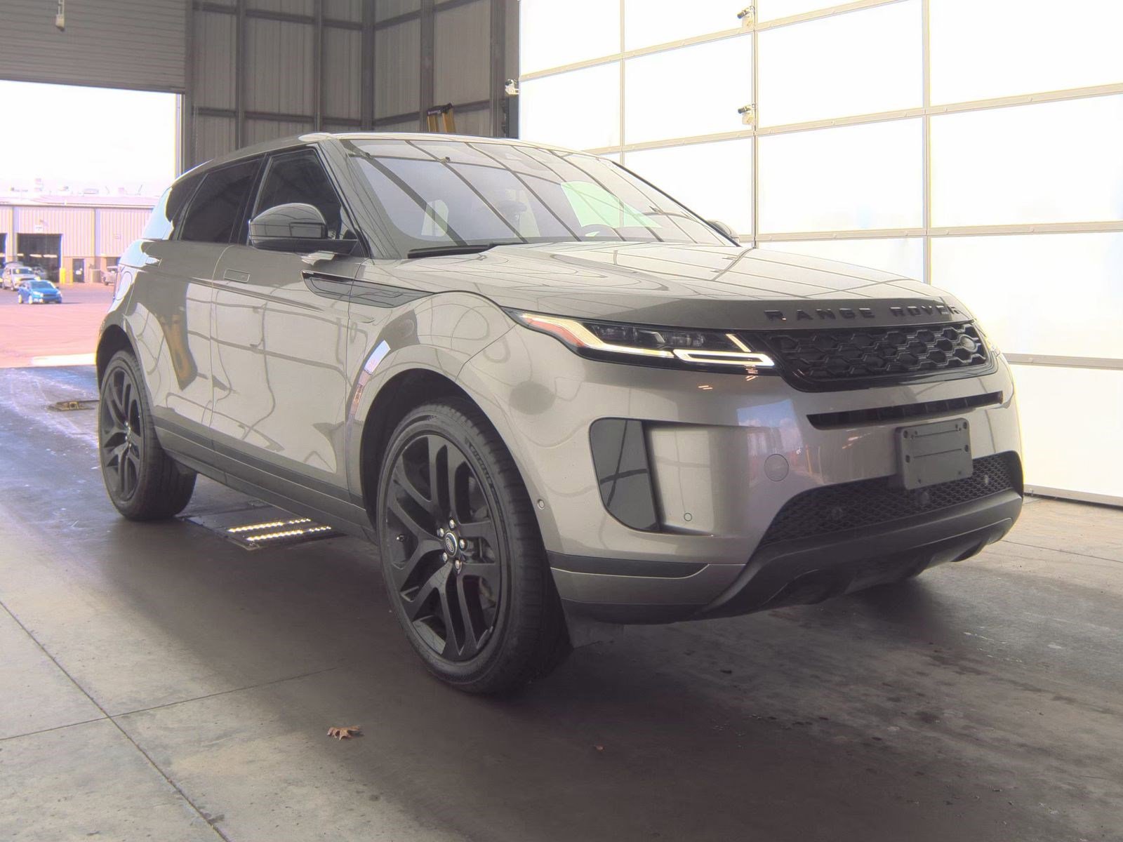 Used 2020 Land Rover Range Rover Evoque SE image 6
