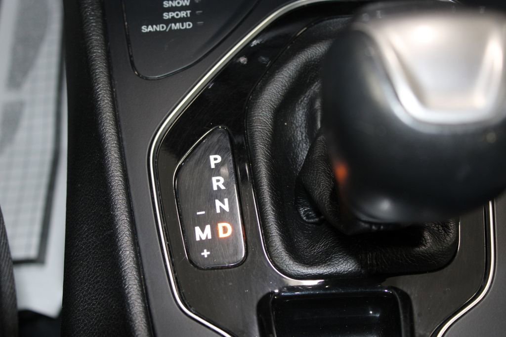Used 2019 Jeep Cherokee Limited AWD/4WD image 43