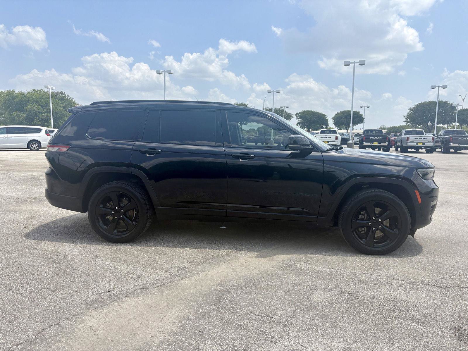 Used 2022 Jeep Grand Cherokee L Limited w/ Black Appearance Package RWD image 6