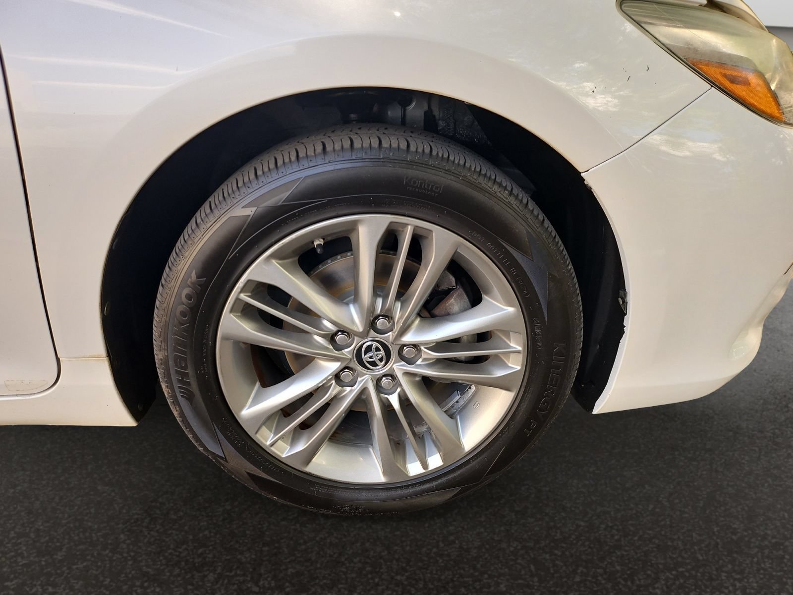 Used 2015 Toyota Camry SE FWD image 38