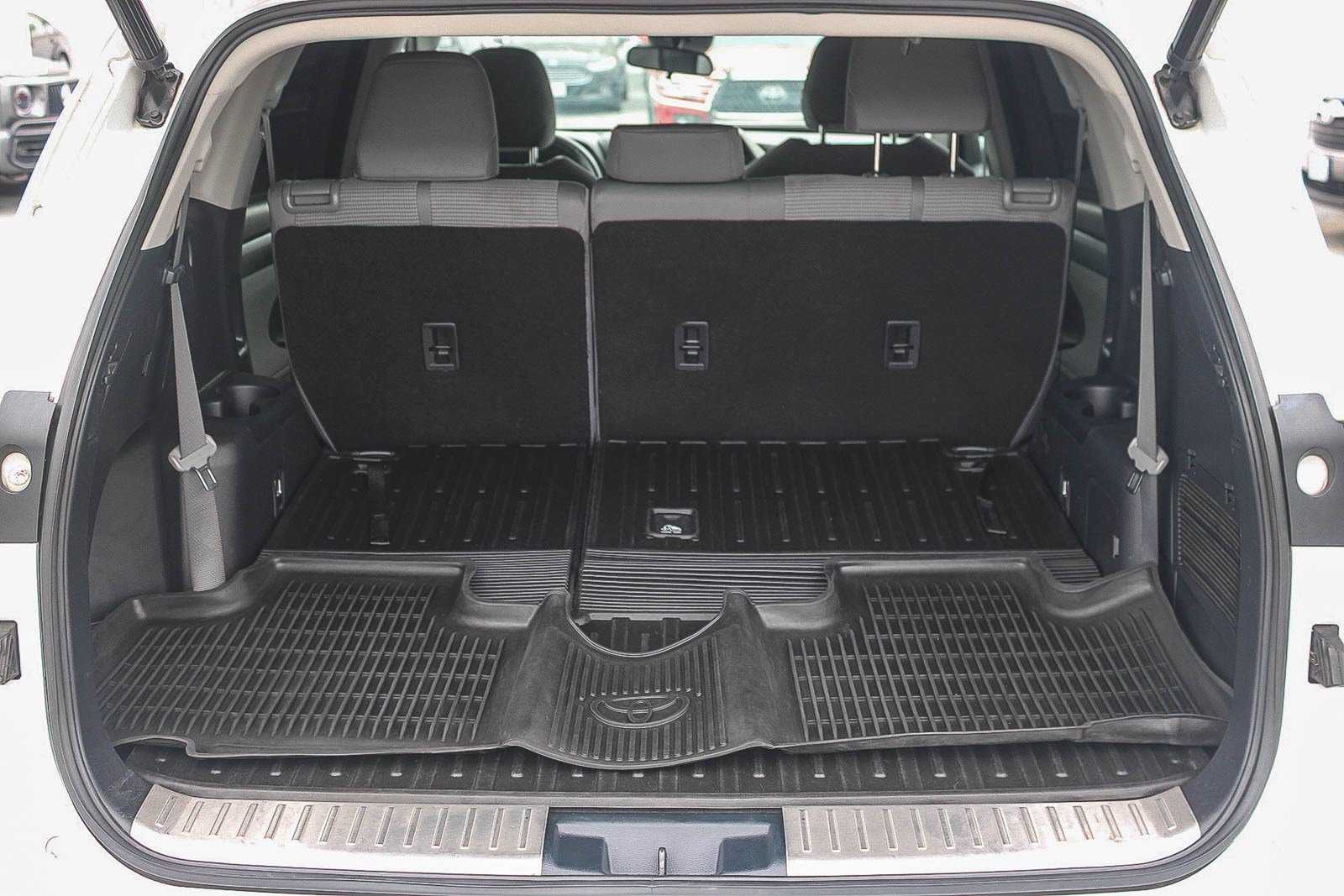 Used 2022 Toyota Highlander LE FWD image 26