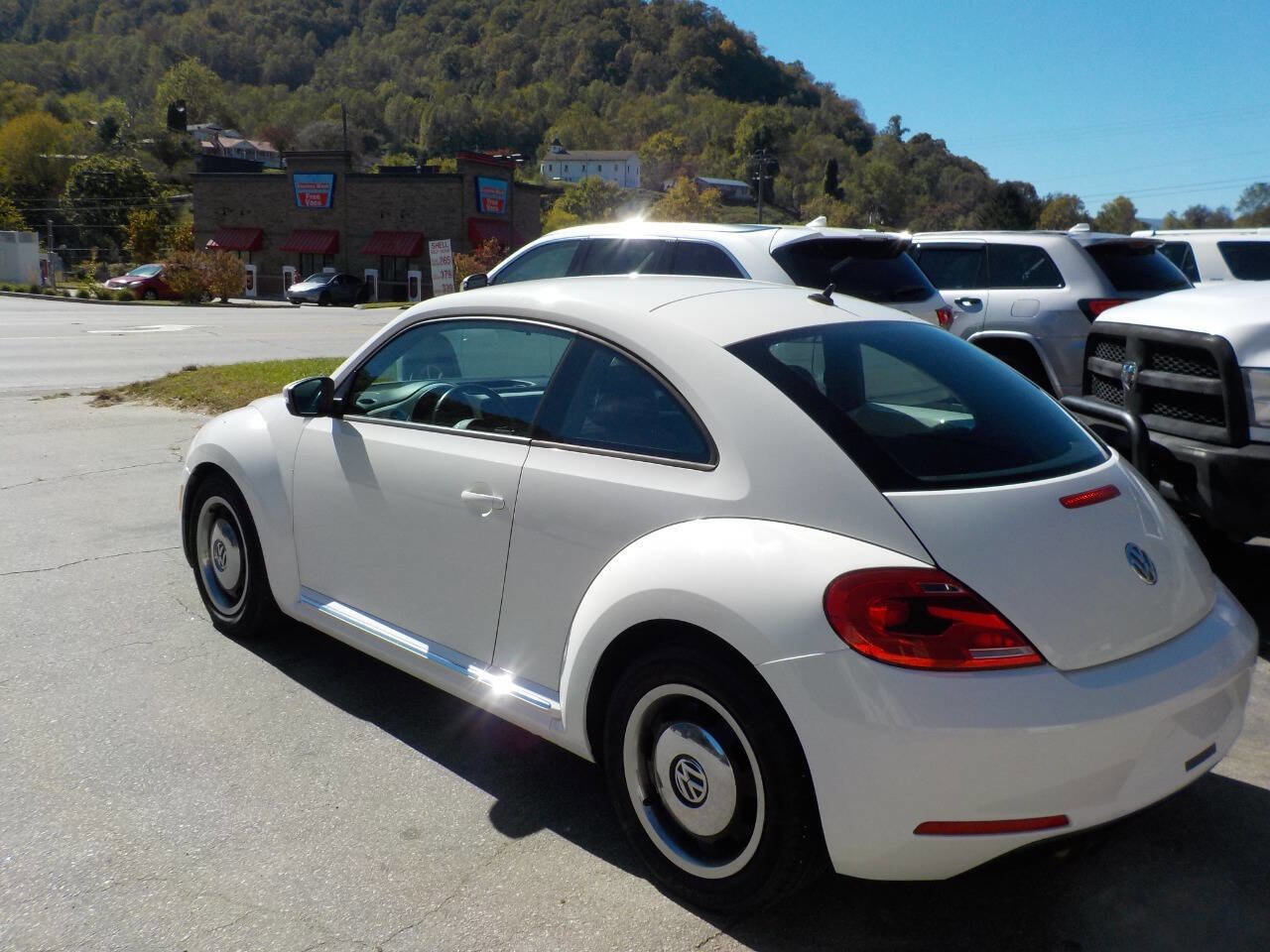 Used 2012 Volkswagen Beetle 2.5 image 2