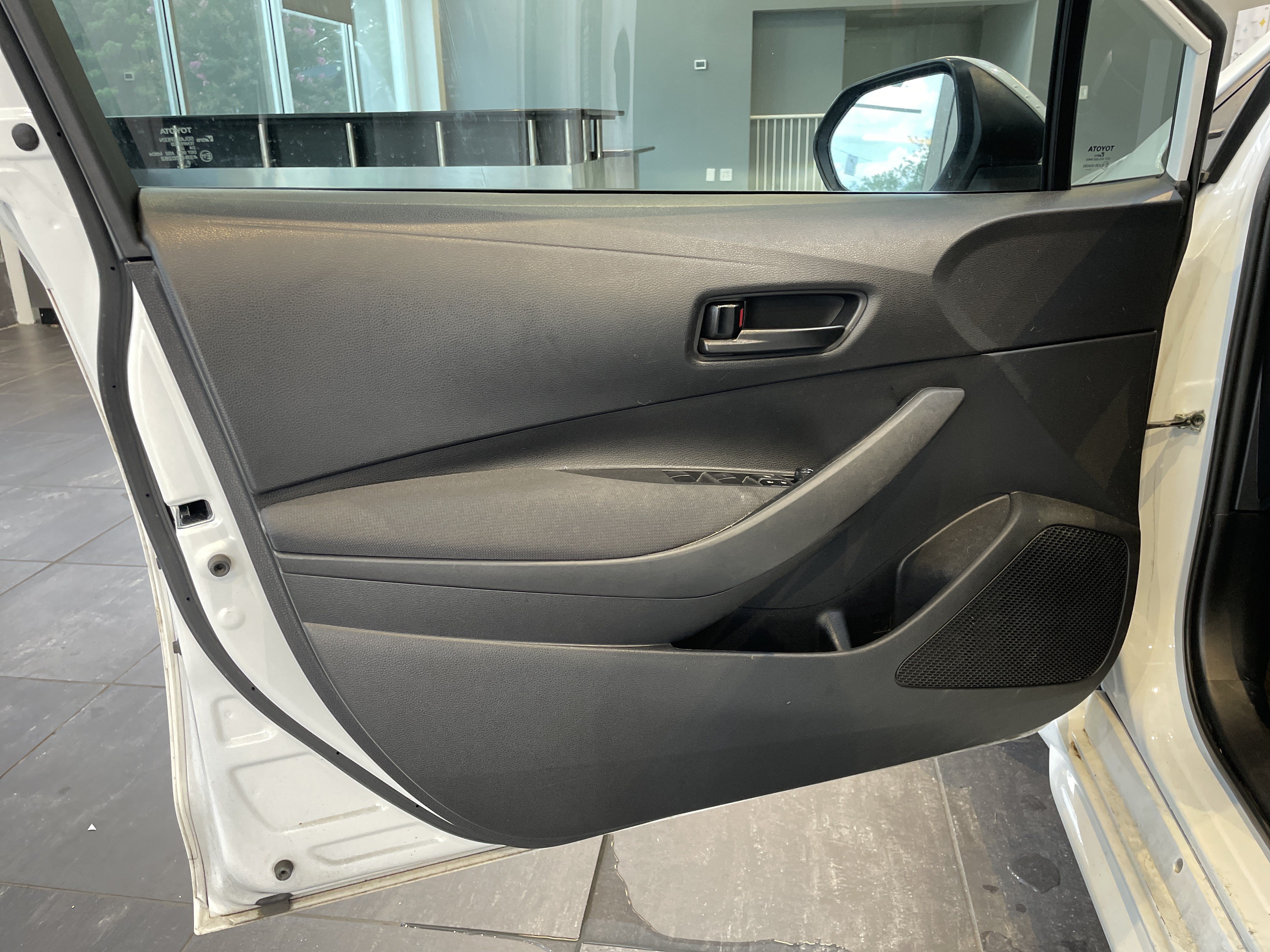 Used 2022 Toyota Corolla LE FWD image 14